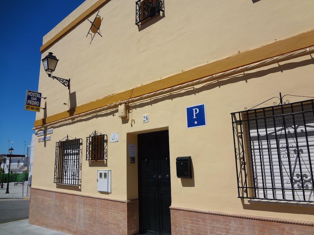 Hostal San Pedro Sanlucar la Mayor Exterior photo